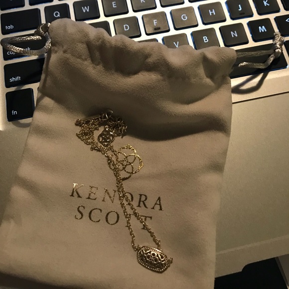 Kendra Scott Jewelry - Kendra Scott Elisa Gold Pendant necklace